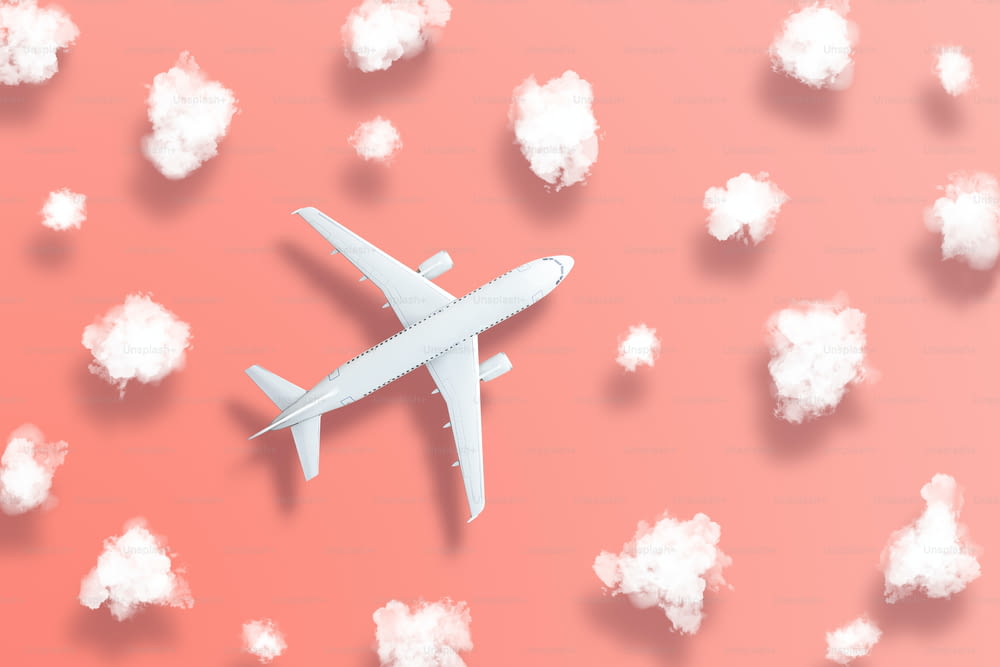 Modèle miniature de conception d’avion sur fond de corail vivant avec des nuages moelleux et des objets d’ombres. L’idée des billets pour le voyage, les voyages en avion, les nouvelles découvertes, les vacances d’été.