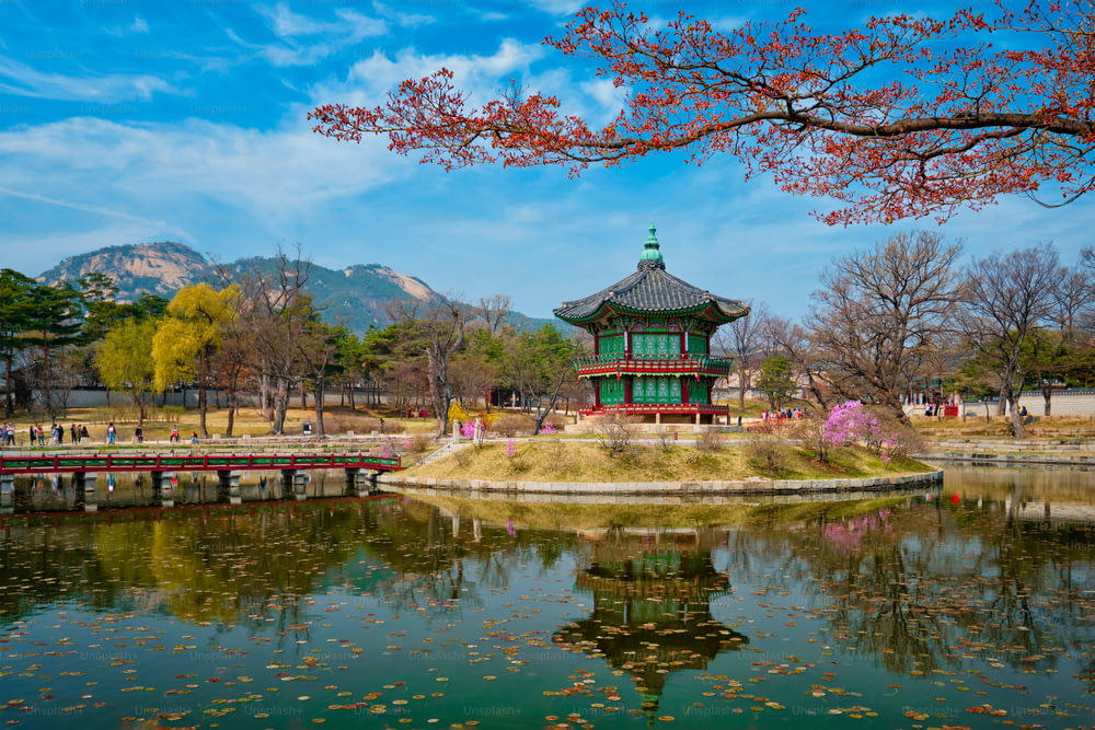 Pabellón Hyangwonjeong en el Palacio Gyeongbokgung, Seúl, Corea del Sur