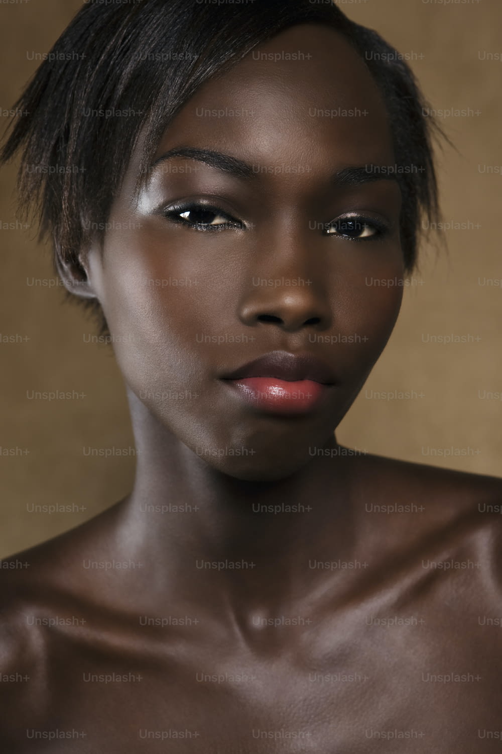  Mujer afroamericana con piel resplandeciente