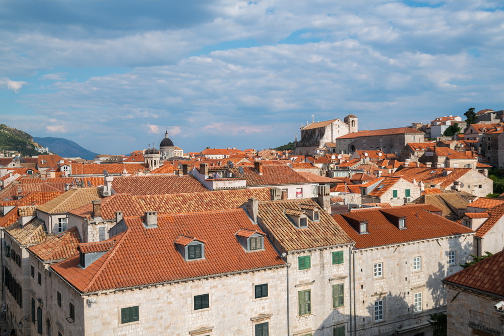 クロアチアのドゥブロヴニク旧市街のパノラマビュー - クロアチアの著名な旅行先。ドゥブロヴニク旧市街は1979年にユネスコの世界遺産に登録されました。