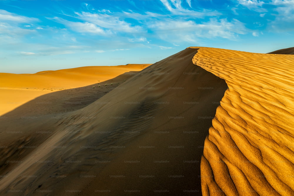 Sam Dunas de arena del desierto de Thar bajo un hermoso cielo. Rajastán, India