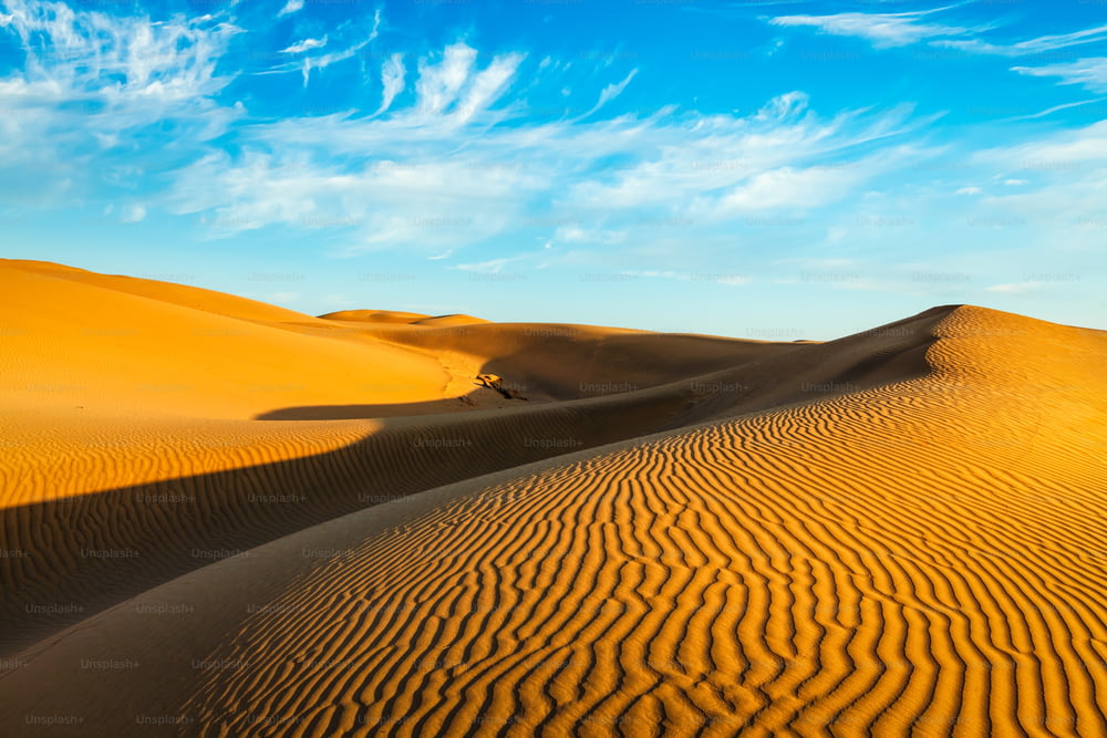 Les dunes de sable du désert du Thar sous un ciel magnifique. Rajasthan, Inde