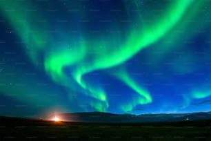 Aurora boreale di notte.