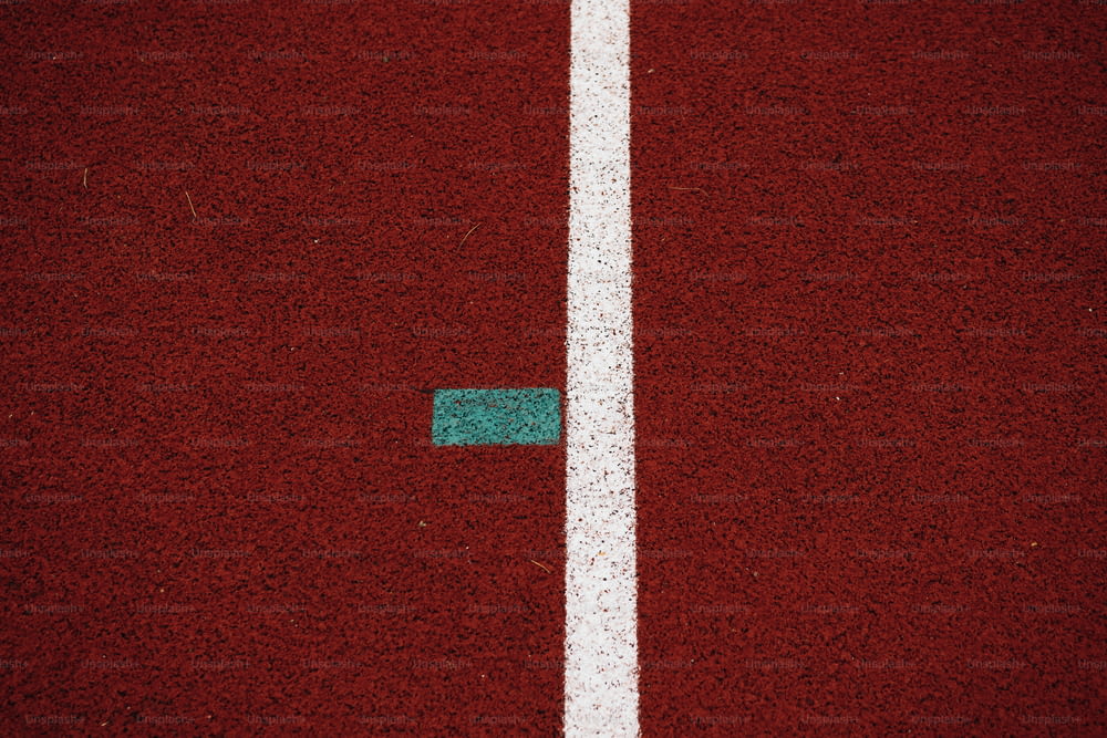 a white line on a red tennis court