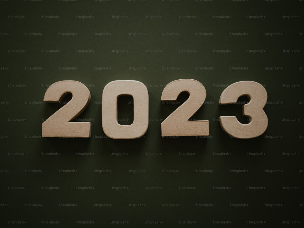 2013年から2013年を綴った木製の文字の数