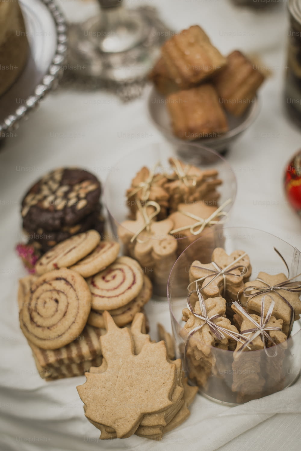 a table topped with lots of different types of cookies