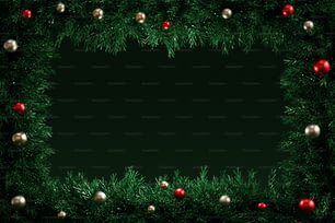 Un marco cuadrado hecho de decoraciones navideñas
