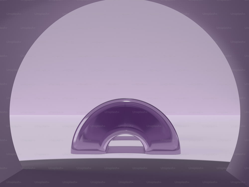 Ein violettes Objekt wird in der Mitte eines Raumes gezeigt