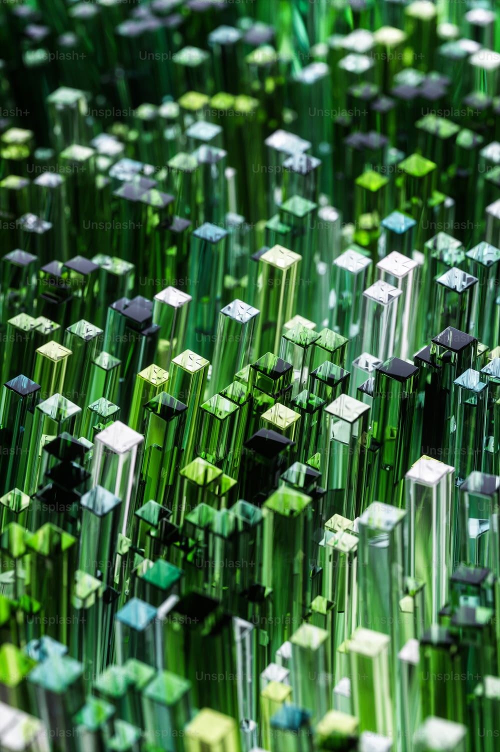 Un grande gruppo di mattoni di vetro verde