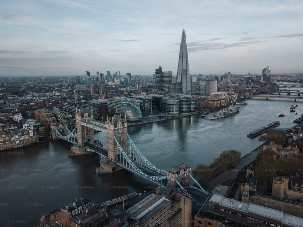 Une vue aérienne de la ville de Londres et de la Tamise