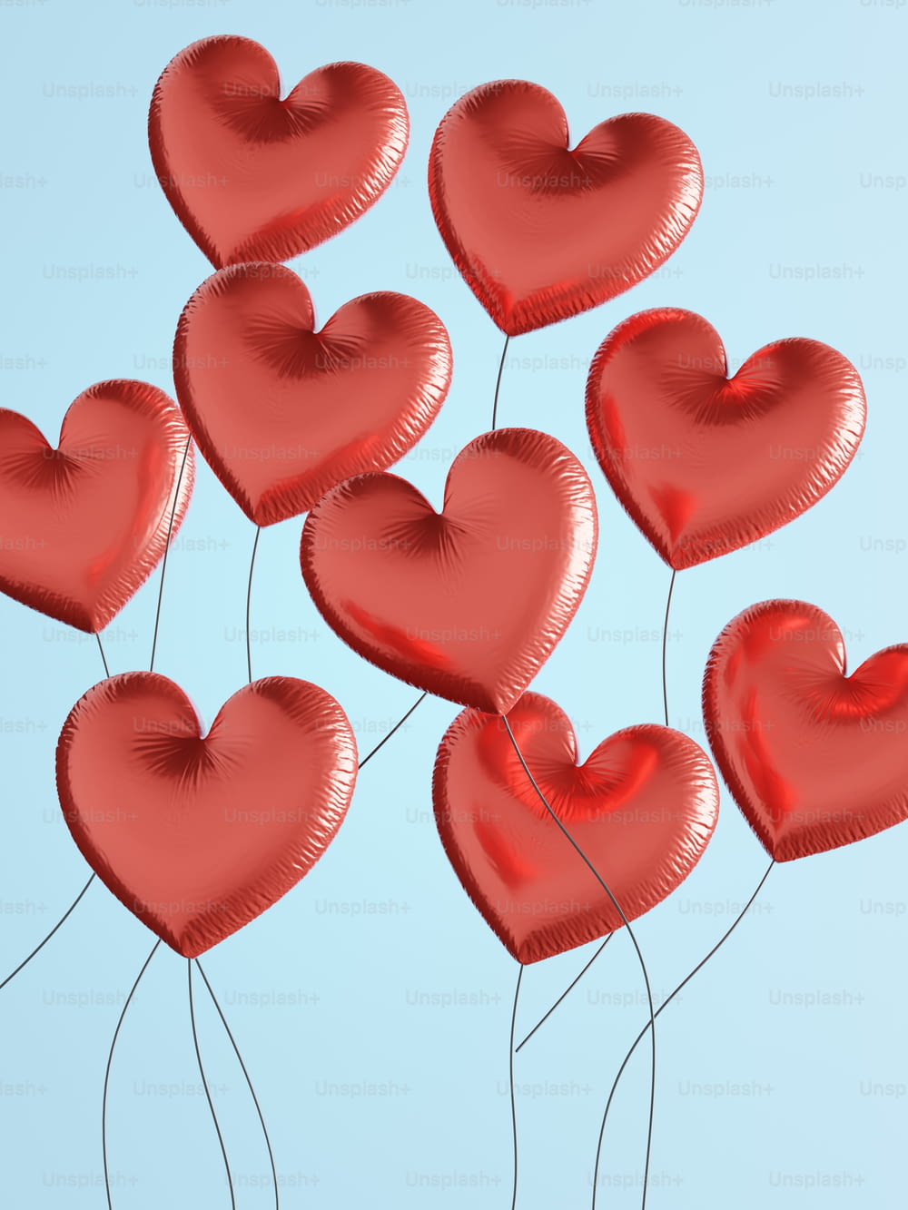 um monte de balões de coração vermelho flutuando no ar