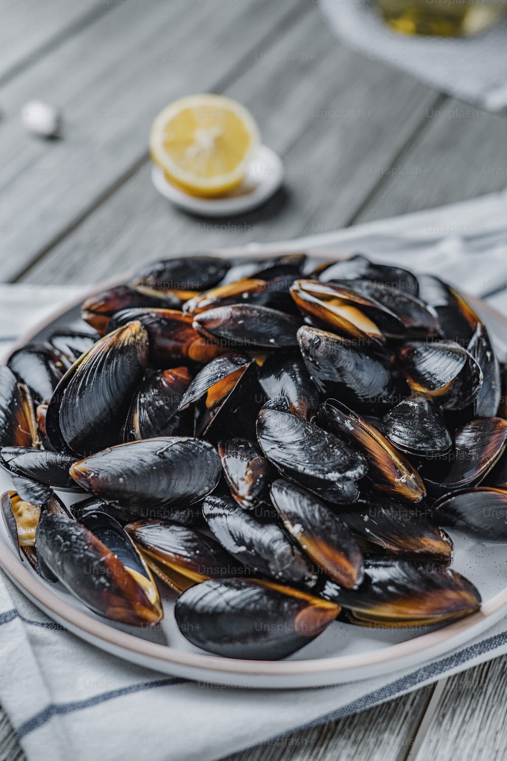 a plate full of mussels on a table