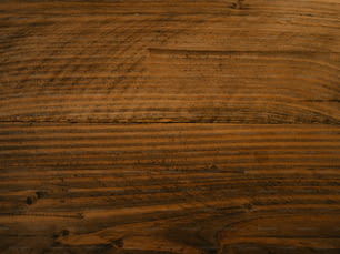un gros plan d’une surface en bois avec des lignes