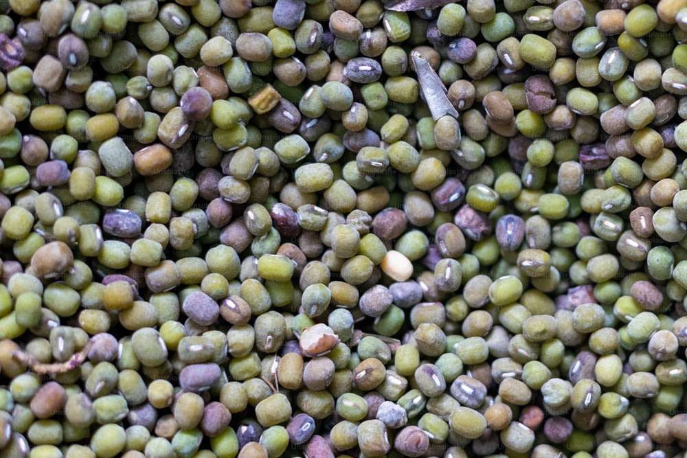 a close up of a pile of peas