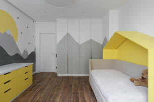 un dormitorio con una cama, una cómoda y un gabinete amarillo