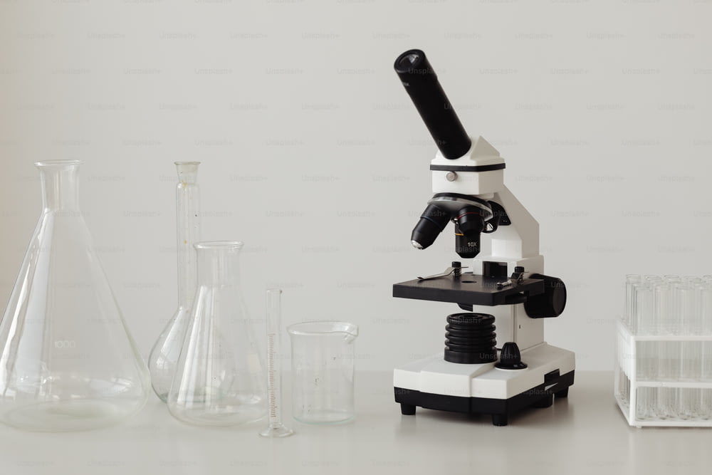 a microscope sitting on top of a table