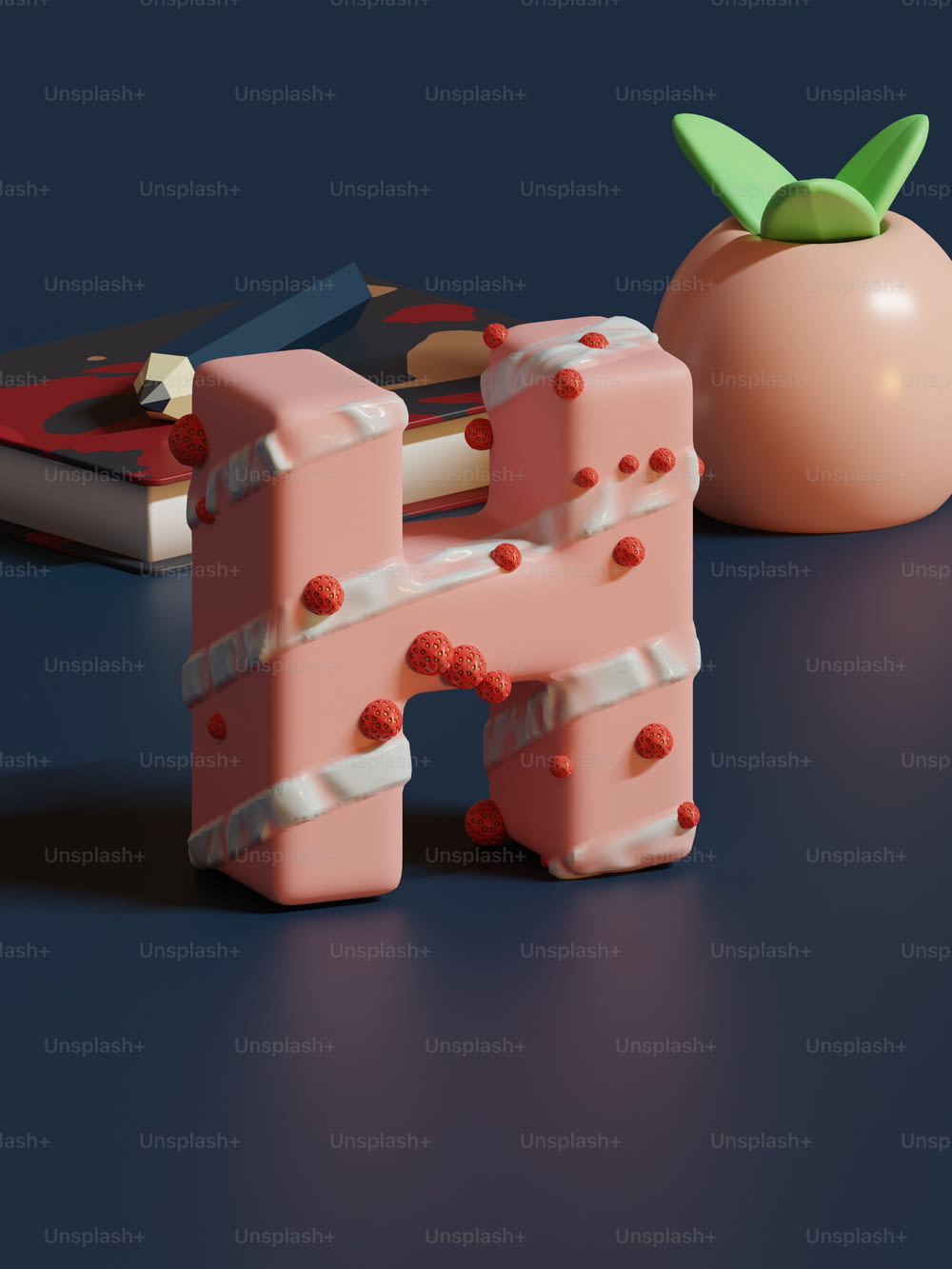 테이블에 토마토 옆에 앉아 있는 분홍색 물체