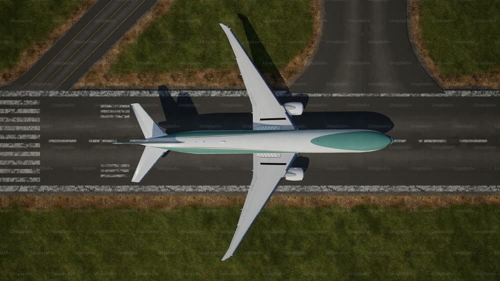 Un gran avión volando sobre un exuberante campo verde