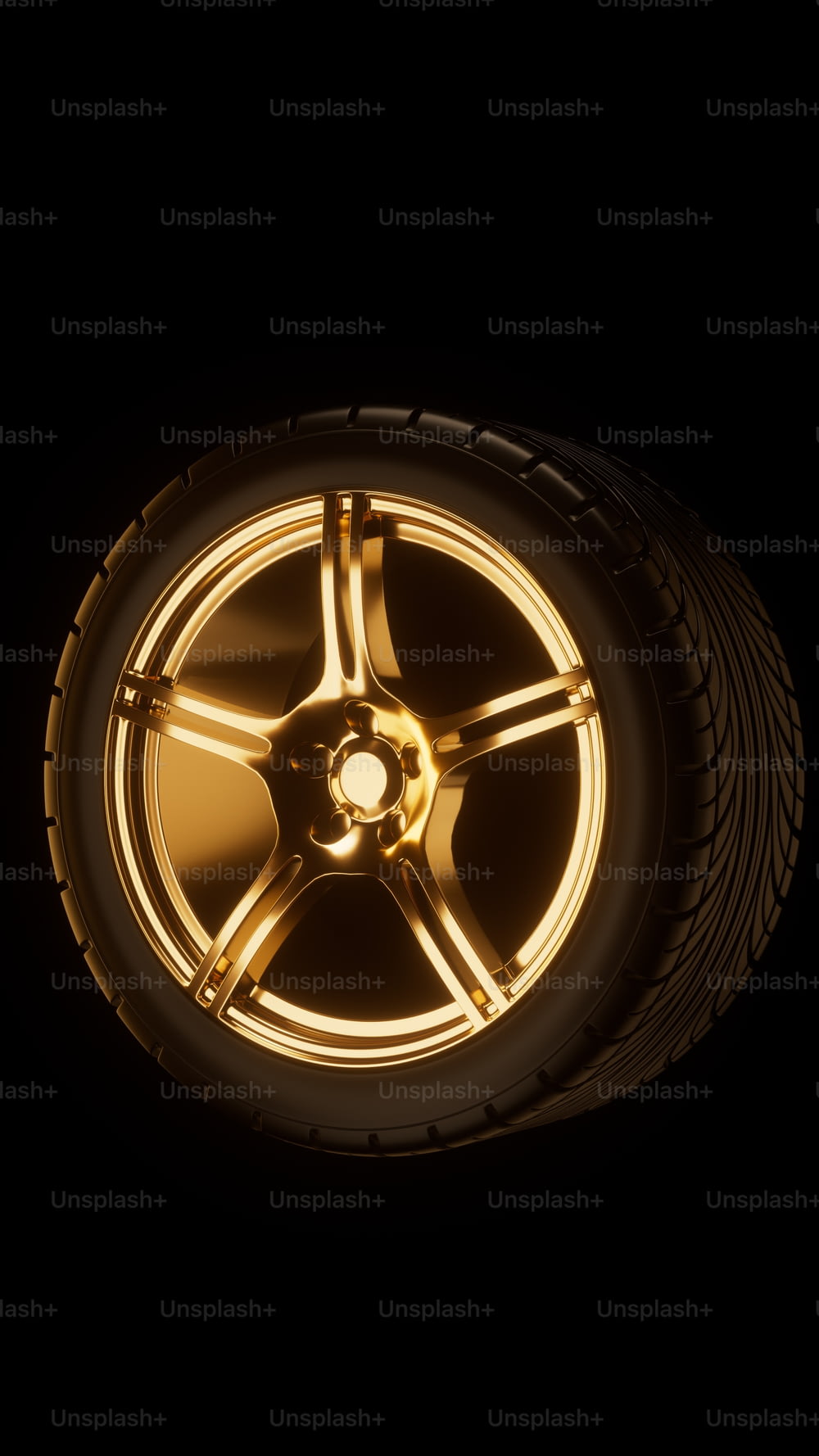 um pneu do carro com uma roda brilhante em um fundo preto