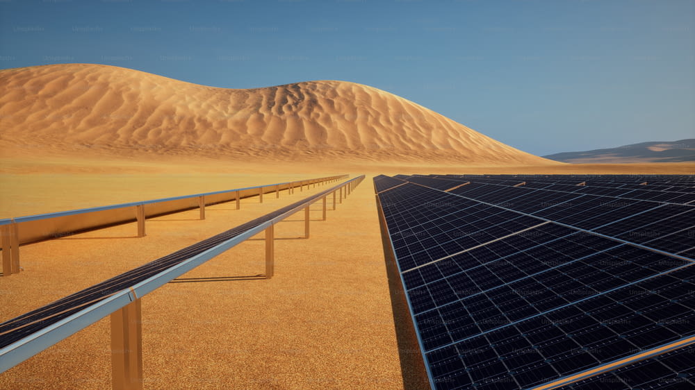 Un désert avec des rangées de panneaux solaires au premier plan