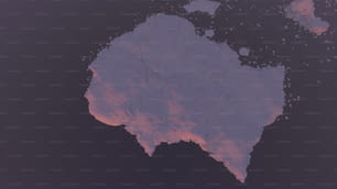 Un mapa de Australia se muestra en el cielo