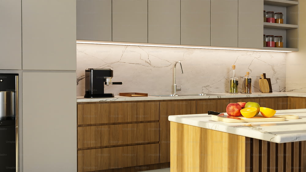 uma cozinha com bancadas de mármore e armários de madeira