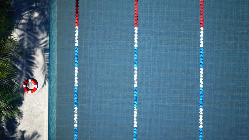 uma piscina com um colar vermelho, branco e azul pendurado ao lado