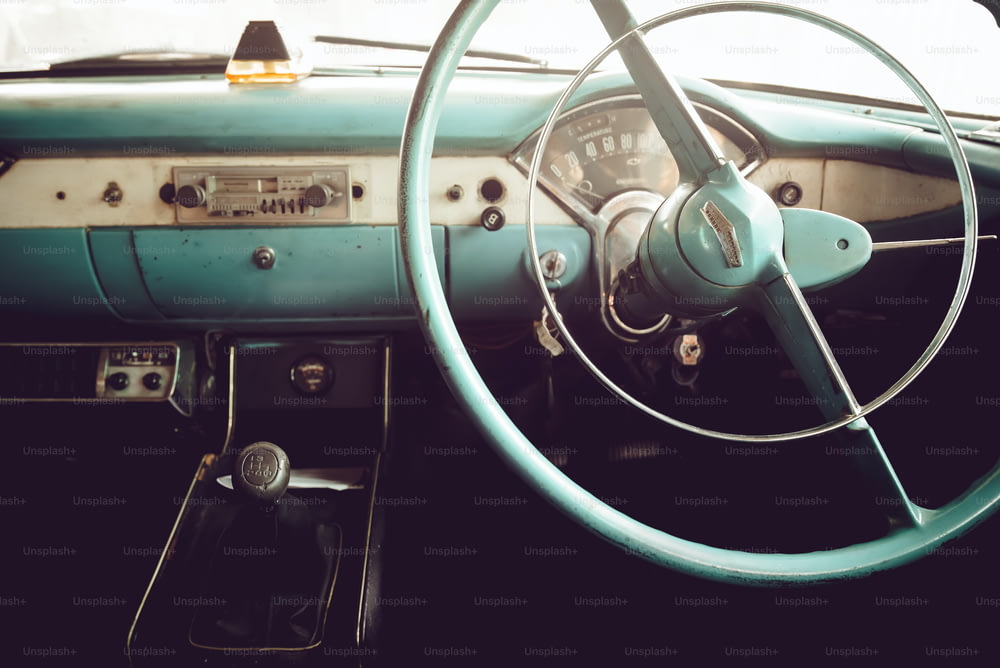 Coche clásico - interior del vehículo de coche antiguo