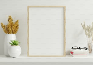 Home Interior Poster Mock-up mit vertikalem Goldrahmen mit Zierpflanzen in Töpfen auf leerem Wandhintergrund.3D Rendering