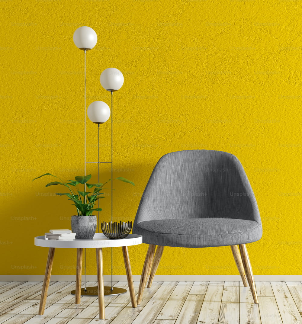 Innenraum des Wohnzimmers mit grauem Sessel, Couchtisch und Stehlampe über gelber Wand, 3D-Rendering für Wohndesign