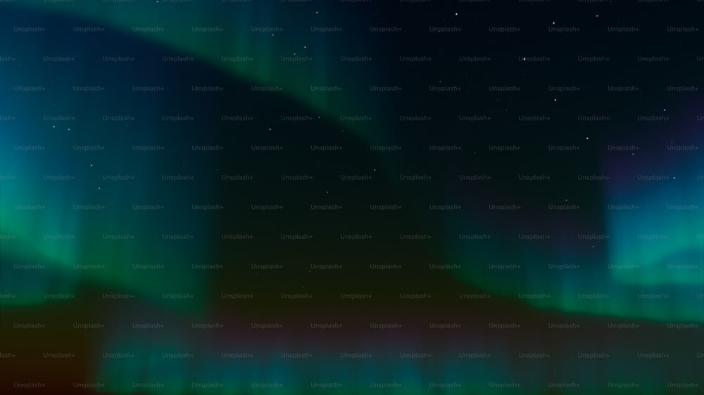 夜空に響く緑と青のオーロラ