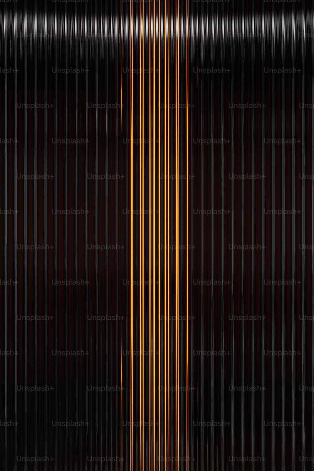 ein schwarz-goldener Hintergrund mit vertikalen Linien
