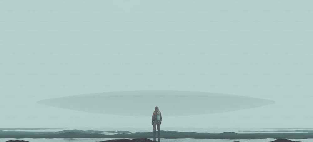 ein mann, der auf einem strand neben dem meer steht