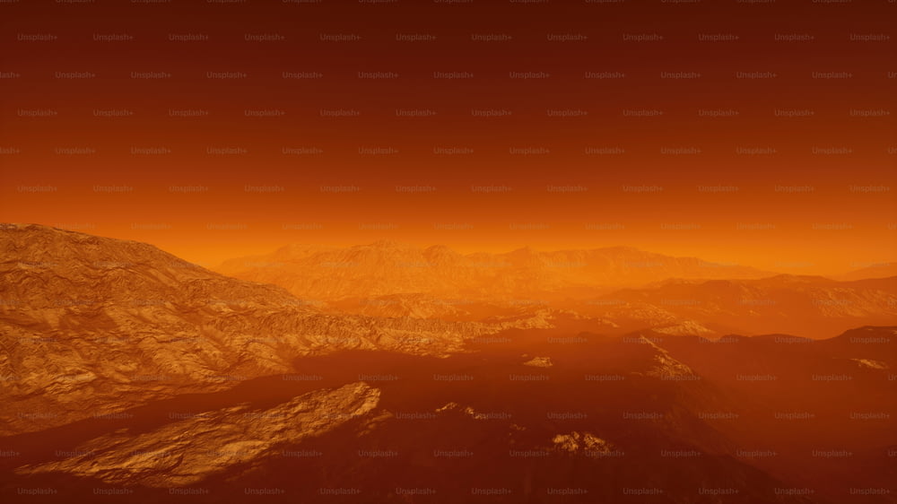 Una vista de una cordillera con un cielo rojo en el fondo