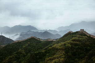 the great wall of china on a cloudy day