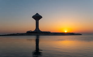 The Al Khobar Water Tower has eight stories at a height of 90 meters, and a restaurant that overlooks the city.