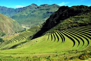 Des paysages étonnants, des terrasses et une architecture typiques à Pisac, au Pérou