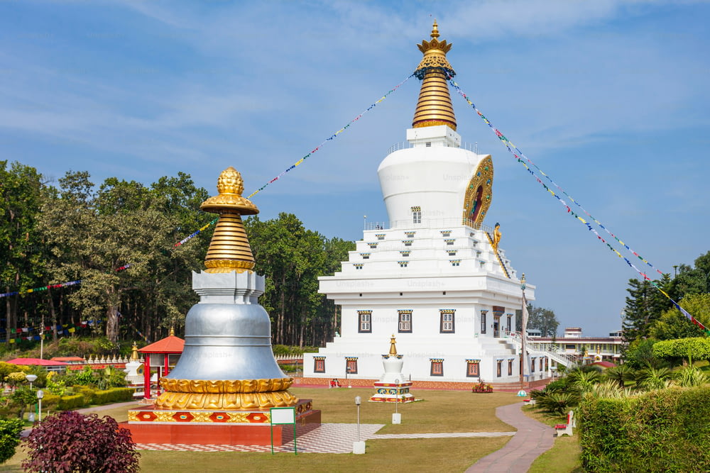 Der Große Stupa im Mindrolling Monastery in Dehradun, Indien, ist einer der größten Stupa der Welt.