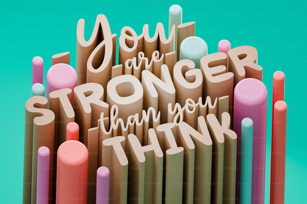 un grupo de lápices con las palabras Eres más fuerte de lo que crees