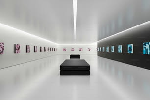 Ein Raum mit vielen Schwarz-Weiß-Kunstwerken