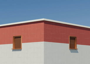두 개의 창문이 있는 빨간색과 흰색 건물